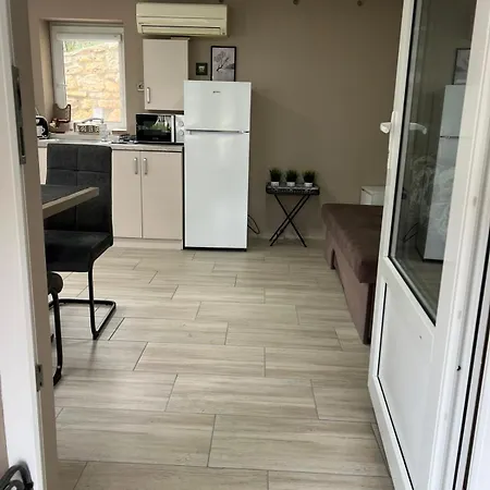 рак דירה וארנה